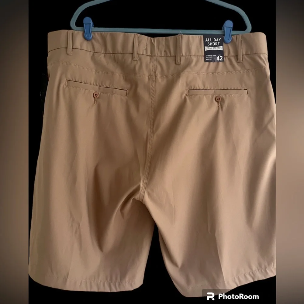 All Day Short Men’s NWT tan size 42 waist, 9” inseam.
